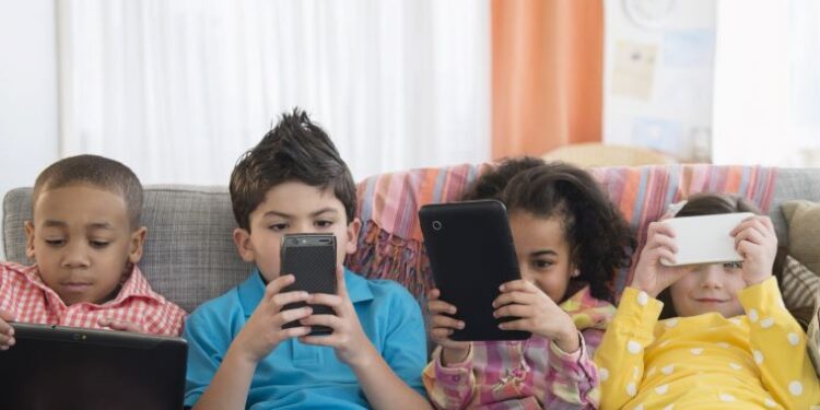 China berlakukan pembagasan internet dan samartphon bagi anak dan remaja - FOTO | Dok. Istimewa