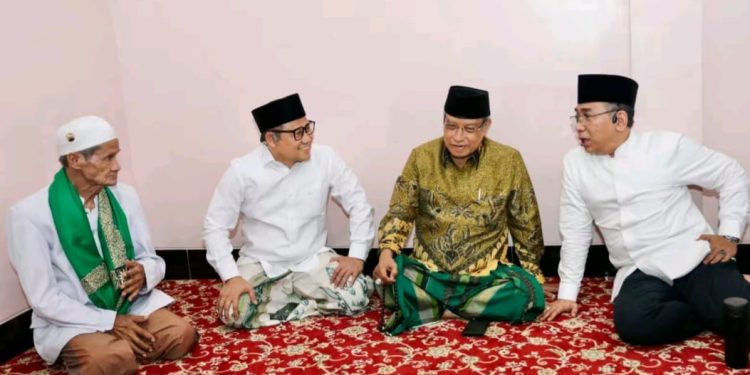 Momen Gsus Muhaimin bertemu dengan Ketum PBNU Gus Yahya, dan mantan Ketum PBNU KH. Said Aqil Sirajd di Haul ke-86 KH. Munawwir Krapyak, Jogyakarta,  Sabtu (23/12/2023)