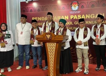 PKB resmi mendaftarkan pasangan Luluk Nur Hamidah-Lukmanul Khakim sebagai Bakal Calon Gubernur dan Calon Wakil Gubernur ke KPU Jatim, pada Kamis (29/8/2024) malam. FOTO | Dok. Istimewa