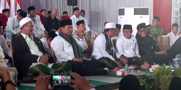 Menhan sekaligus Ketum Partai Gerindra Prabowo Subianto dan Ketum PKB Gus Muhaimin menjadi tamu kehormatan dalam Istigasah Nasional dan Doa Bersama untuk Keselamatan Bangsa di Ponpes Bahrul Ulum Tambakberas, Jombang - FOTO | Dok. istimewa