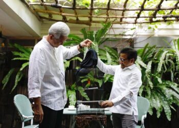 Bakal Calon Presiden PDIP di 2024 beri hadiah Sepasang Lovebird kepada Cak Imin, di sebuah kafe di Jakarta Selatan, Jumat (18/8/2023) - Foto | Dok. Istimewa