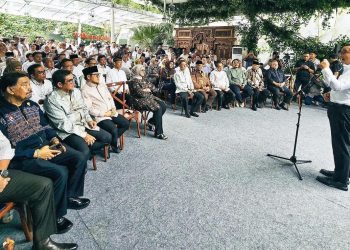 Capres Anies Baswedan saat menyampaikan pidato pembubran Timnas AMIN, di acara Halal Bihalal bersama partai koalisi pengusung AMIN di kediamannya Lebak Bulus Jaksel, Selasa (30/4/2024). FOTO | Dok. Media PKB
