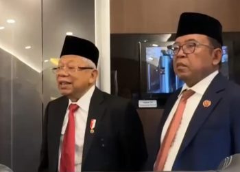 KH Ma;ruf Amin menayakan harapannya agar PBNU-PKB jangan sampai terjadi konslet, sebab masing-masing berada di jalur tugasnya masing-masing. Hal itu disampaikan di atas Kereta Cepat Whoosh Bandung-Jakarta, Kamis (1/8). FOTO | Dok. Media Center PKB Jakarta