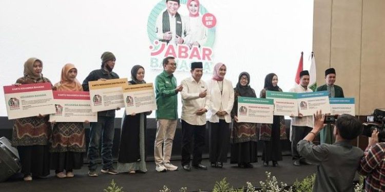 Cagub-Cawagub Jabar KH Acep Adang-Gita KDI, Luncurkan Program Empat Kartu Jabar Bahagia