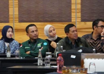 Sekwil DPW PKB Jakarta, Mohammad Fauzi (kedua dari kanan), saat menghadiri penetapan gubernur dan wakil gubernur terpilih periode 2024-2029 oleh KPUD Jakarta, Kamis (9/1/2025). FOTO | Dok. Media Center PKB Jakarta